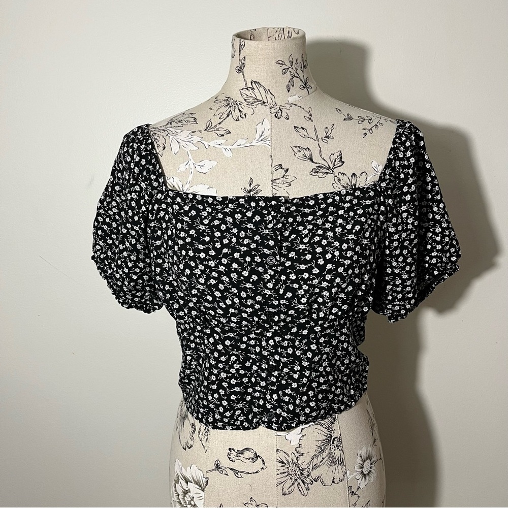 Garage Black and White Floral Cropped Top Size Large